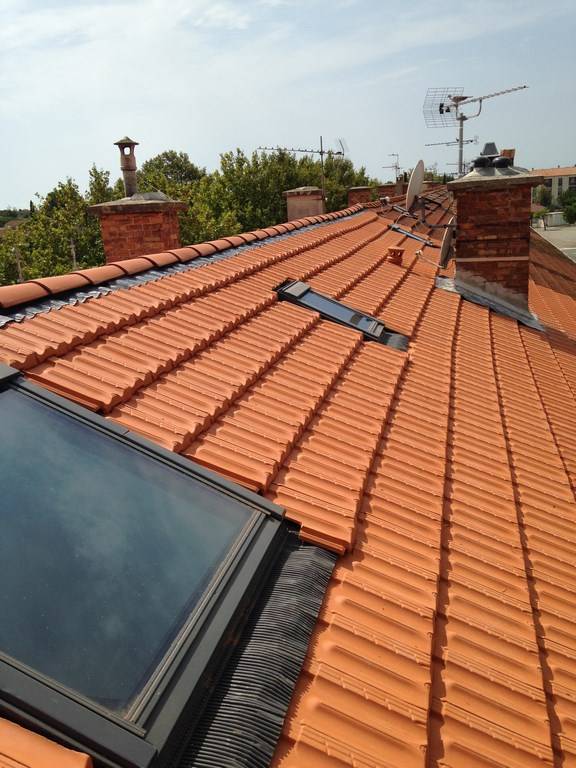 Faire poser une fenetre de toit velux par un professionnel à Aix en Provence