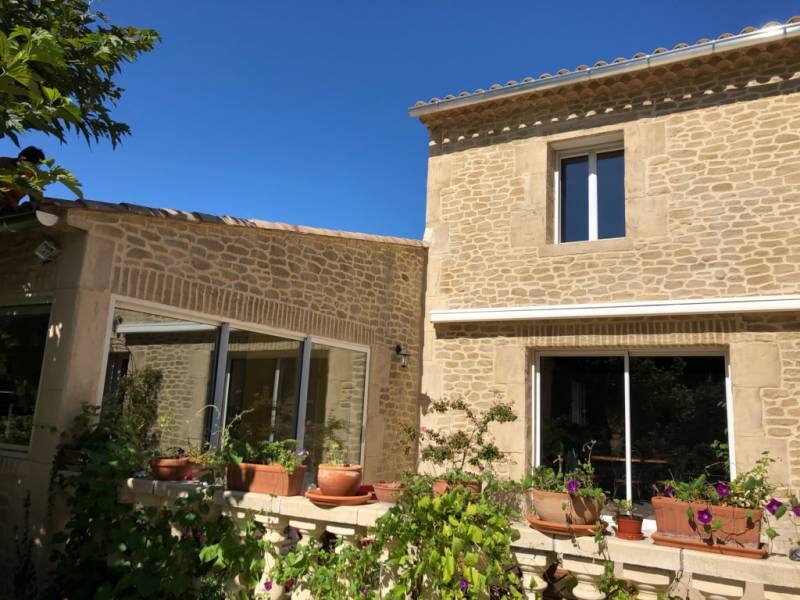 Pose et fourniture de gouttières en zinc  sur une maison individuelle à Pertuis, Payx d'Aix