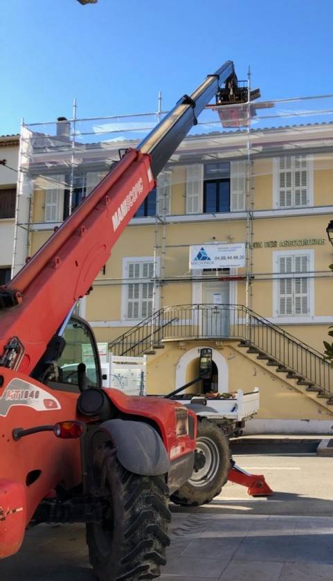 Réparation des toitures de bâtiments professionnels à Miramas, près d'Istres
