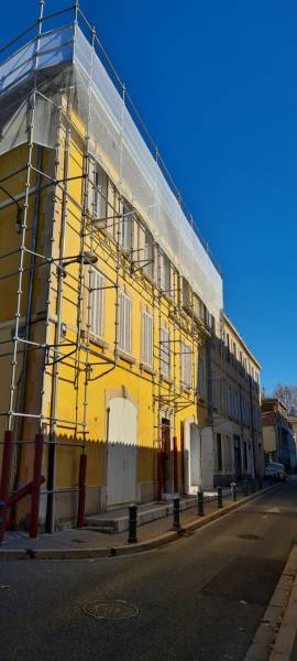 Rénovation de la toiture d'une copropriété à Aix en Provence avec reprise de l'étanchéité et pose d'une nouvelle couverture