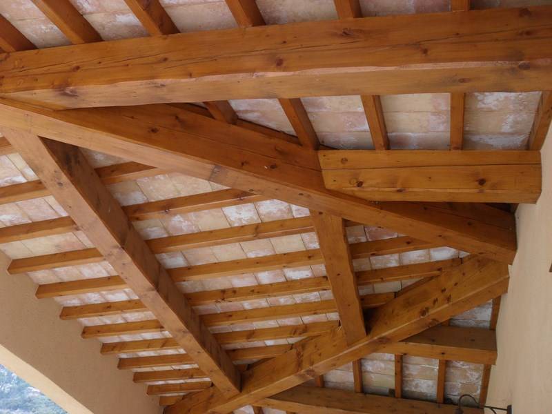 Artisan pour la pose de charpente de toit à Gardanne