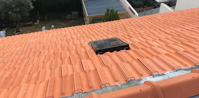 Artisans zingueurs pour la rénovation de toiture avec Velux à Marseille Prado 13008