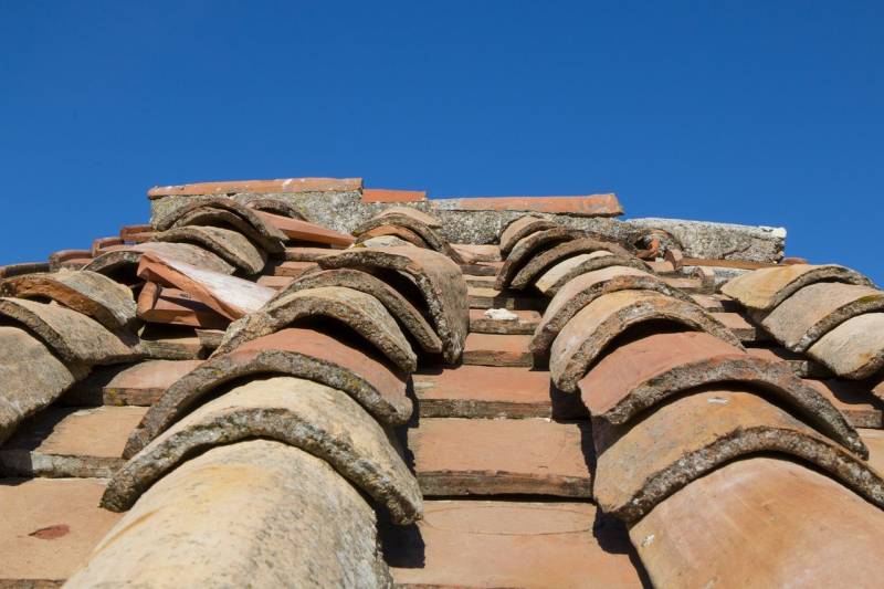 Tuiles envolées : réparation d'une toiture à Aix en Provence, Bouches du Rhône