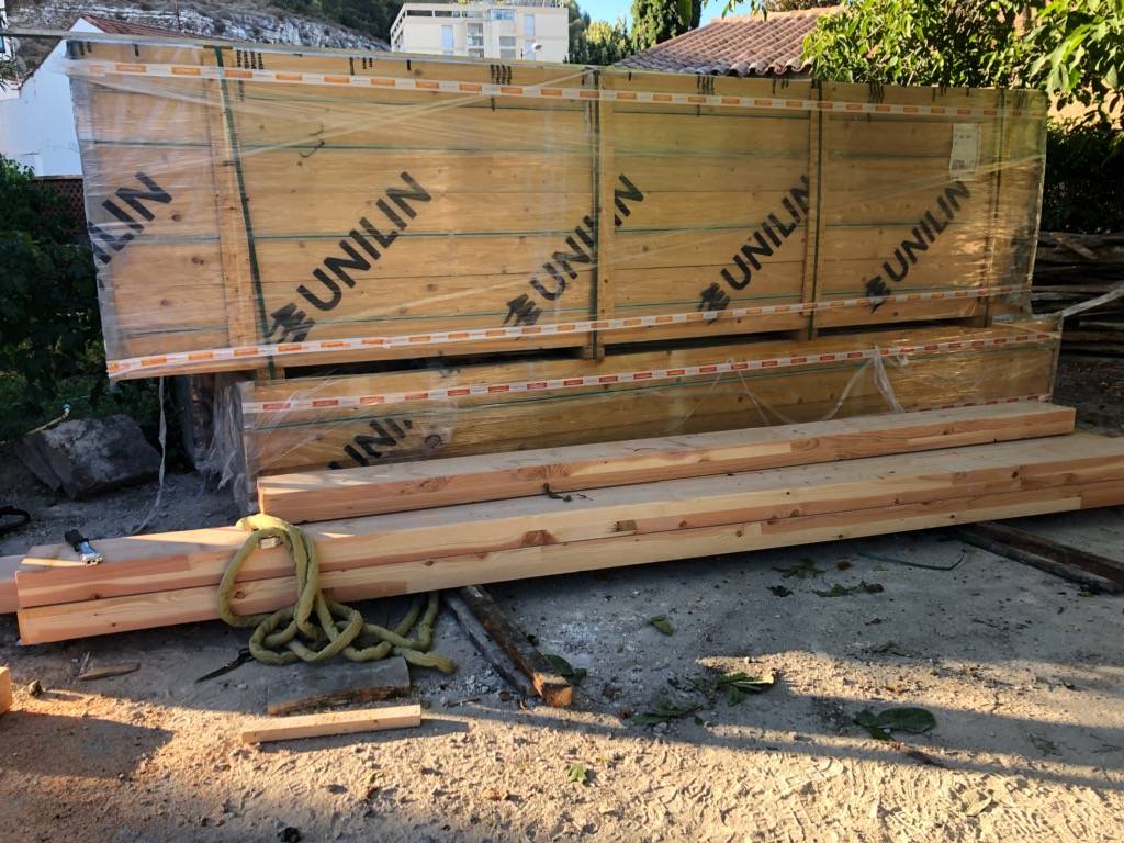 Isolation d'une toiture : pose de panneaux sandwich à Septèmes les Vallons