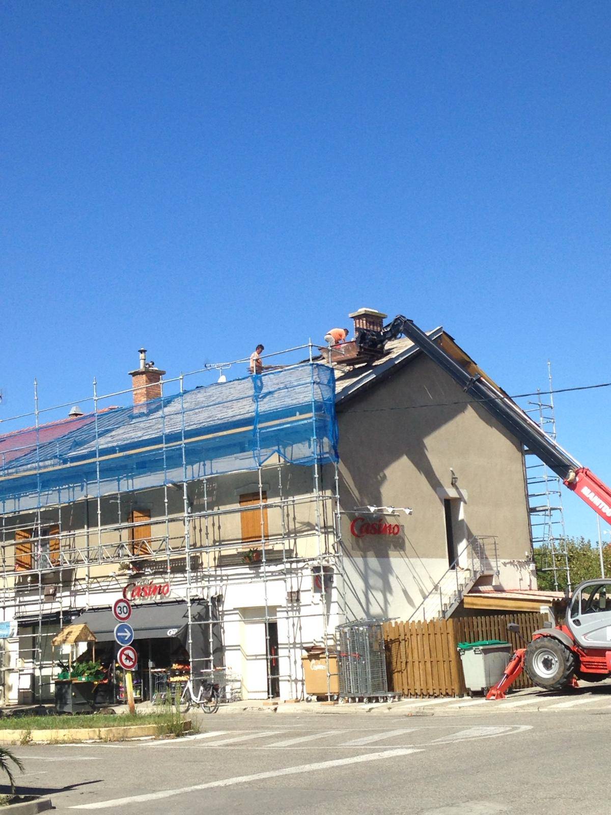 Installation de tuiles double canal neuves effet vieilli à Marseille 13
