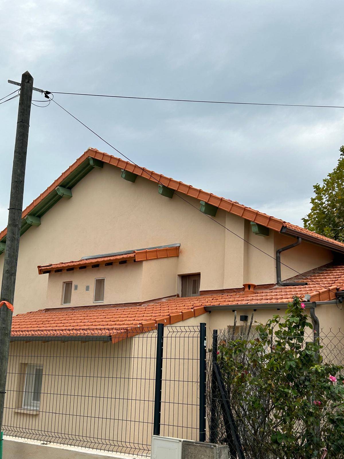 Pose de rives à rabat à sec pour une finition esthétique à Marseille