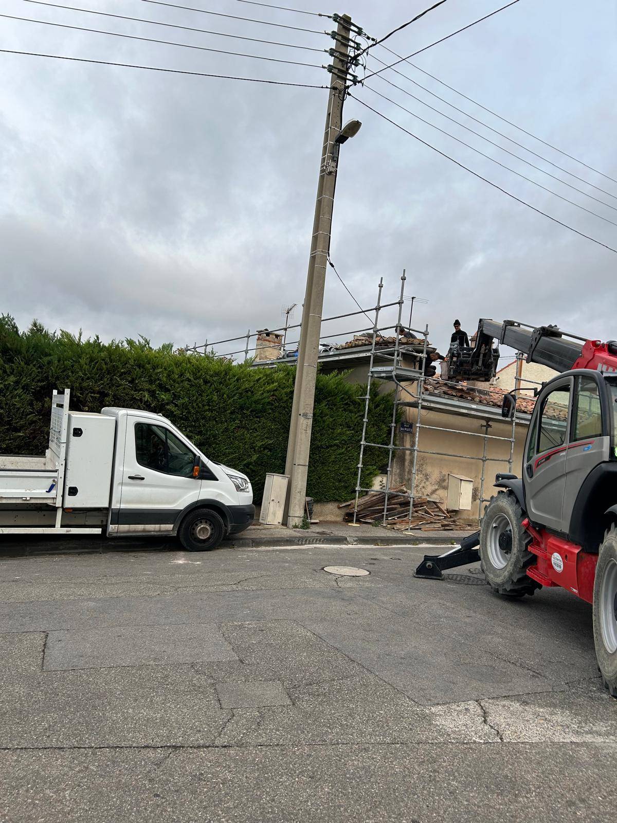 Réfection de toiture avec les tuiles Romane dans les Bouches du Rhône