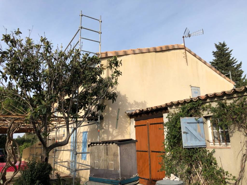 Rénovation de la toiture d'une maison à Martigues (13500)  avec isolation thermique par l'extérieur et remplacement de la couverture
