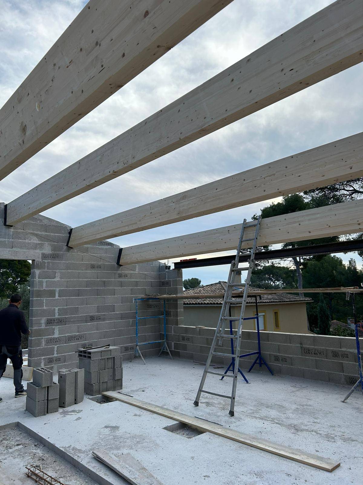 Réalisation d'une charpente avec écran sous toiture dans les Bouches du Rhône