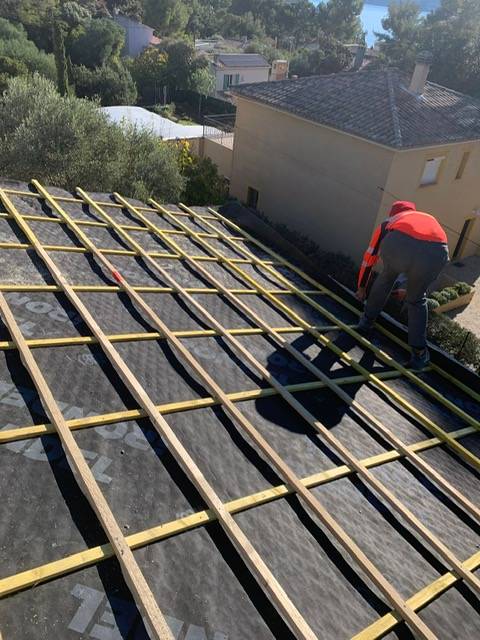 Ecran sous toiture pour étanchéité le toit dans le 13006