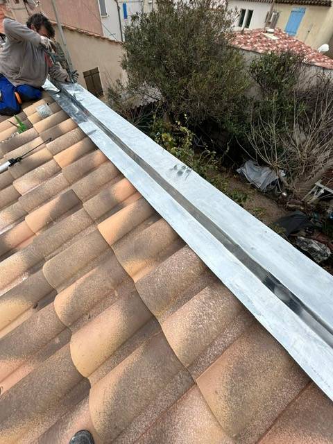 Faire rénover sa toiture avec une couverture en tuiles dans les Bouches du Rhône