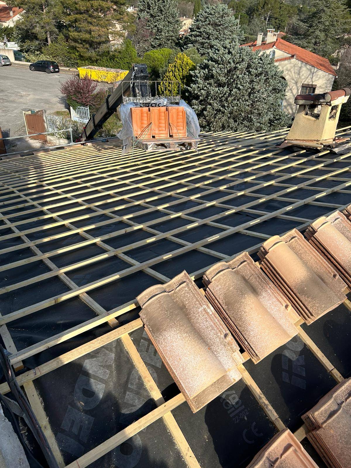 Remise en état d'un toit avec des tuiles double canal dans le 13