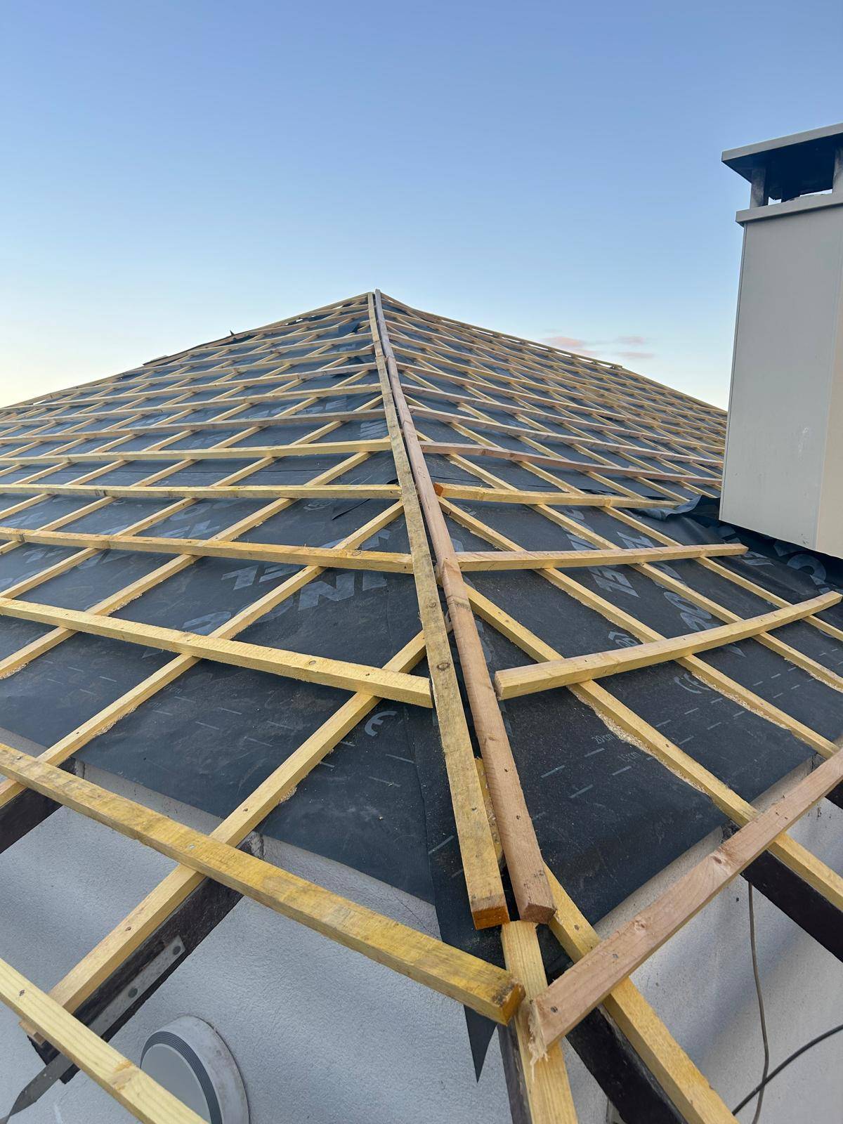 Photo de la phase préparatoire pour la rénovation d'une toiture 13100