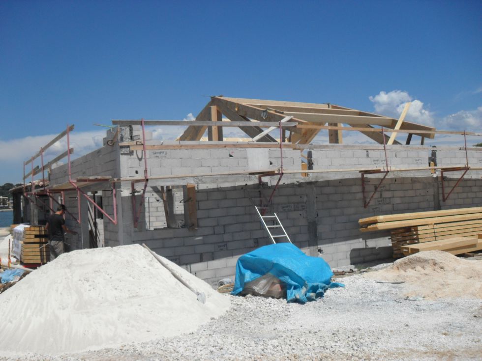 Début du chantier pose de la charpente traditionnelle à Aubagne