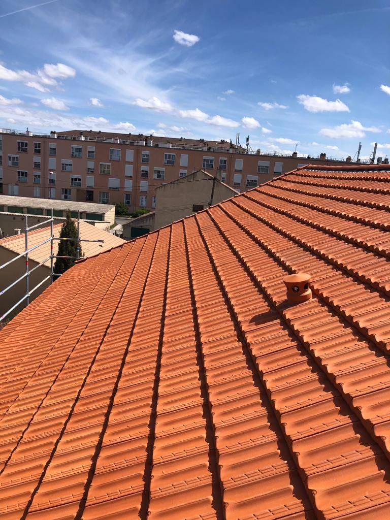 Dépose et pose d'une nouvelle copuverture dans le cadre d'un chantier de rénovation de toiture vers Fuveau