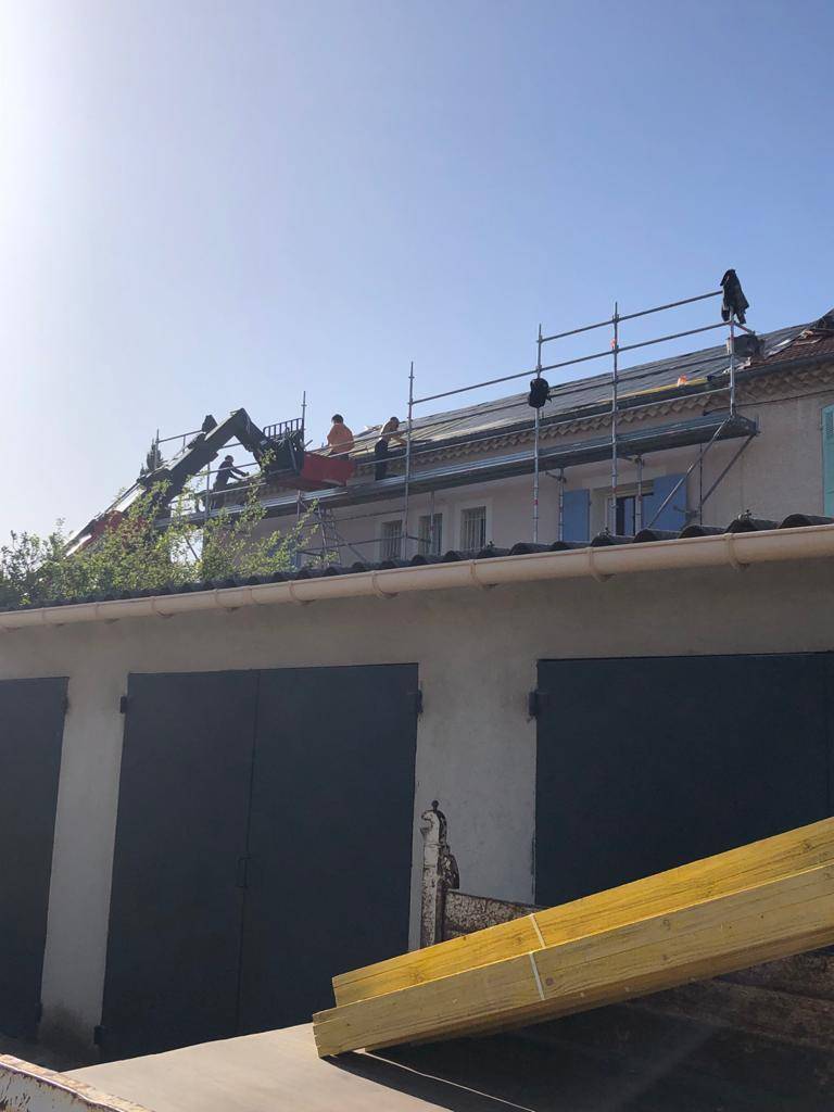 Artisan couvreur à Marseille dans les Bouches-du-Rhône pour la rénovation de toiture de maison