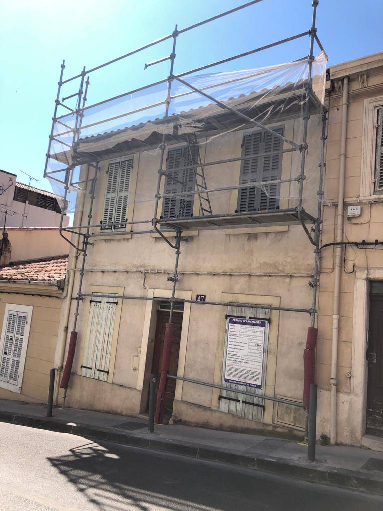 Autisations à obtenir pour une rénovation de couverture près de Notre Dame de la Garde : Déclaration Prélable de Travaux, Avis des Architectes des Bâtiments de France, autorisations de voirie...