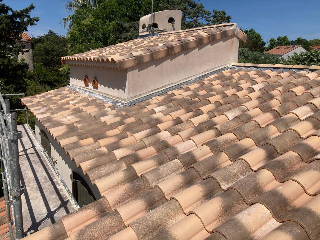 Remplacement de l'intégralité des tuiles d'un toit d'une villa près d'Aix en Provence
