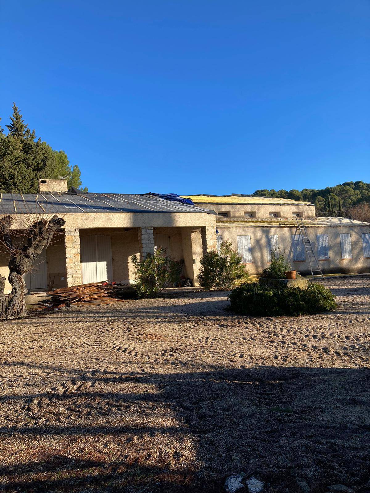 Refaire sa toiture avec une entreprise spécialisée dans la charpente et couverture vers Eguilles