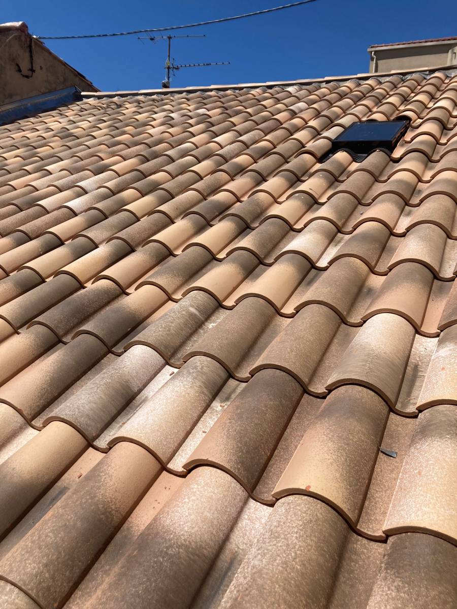 Contacter un artisan couvreur pour réparer la toiture d'un immeuble à Martigues 13500