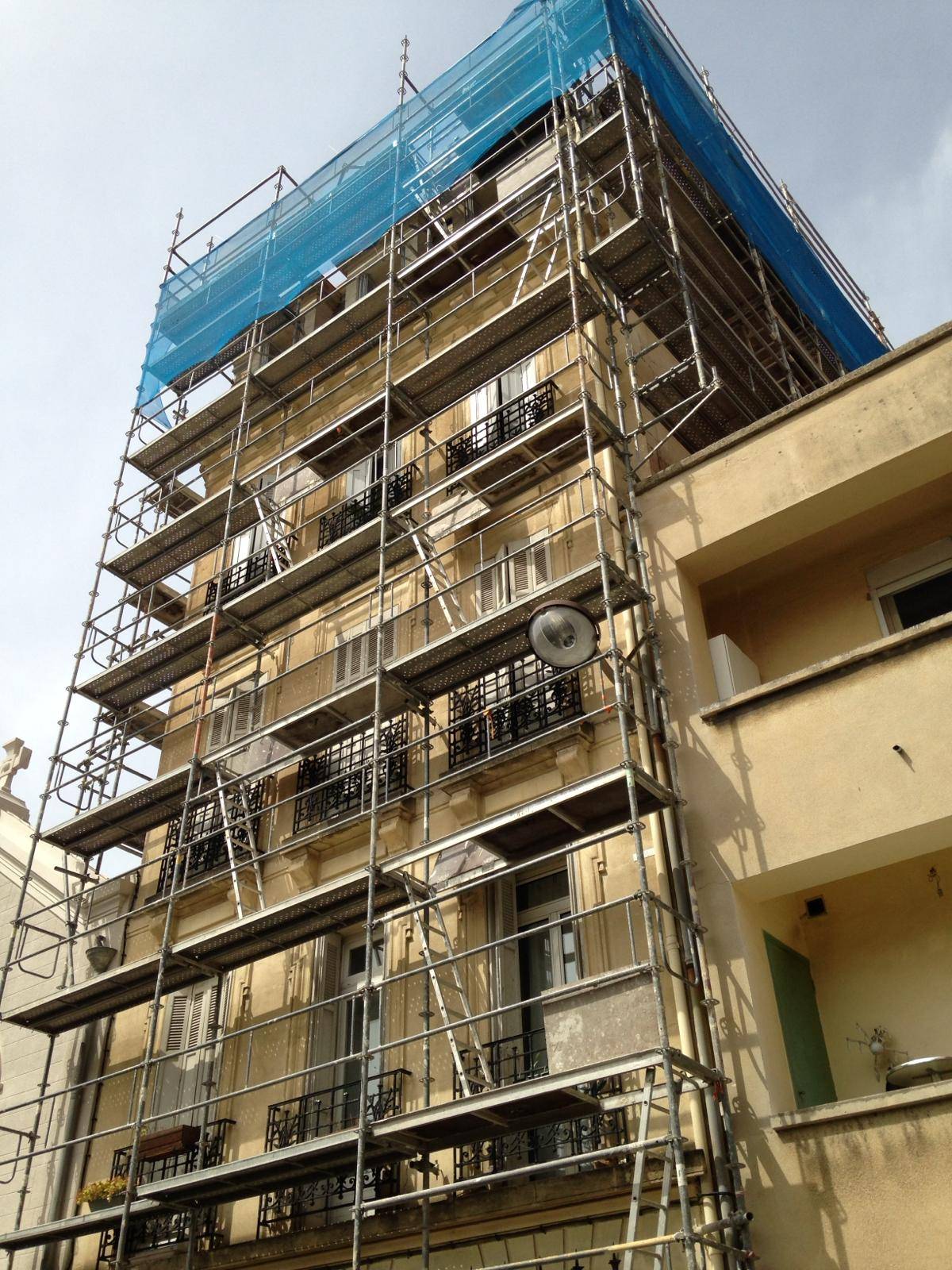 Réfection d'une toiture d'un immeuble de copropriété à Marseille Bouches du Rhône