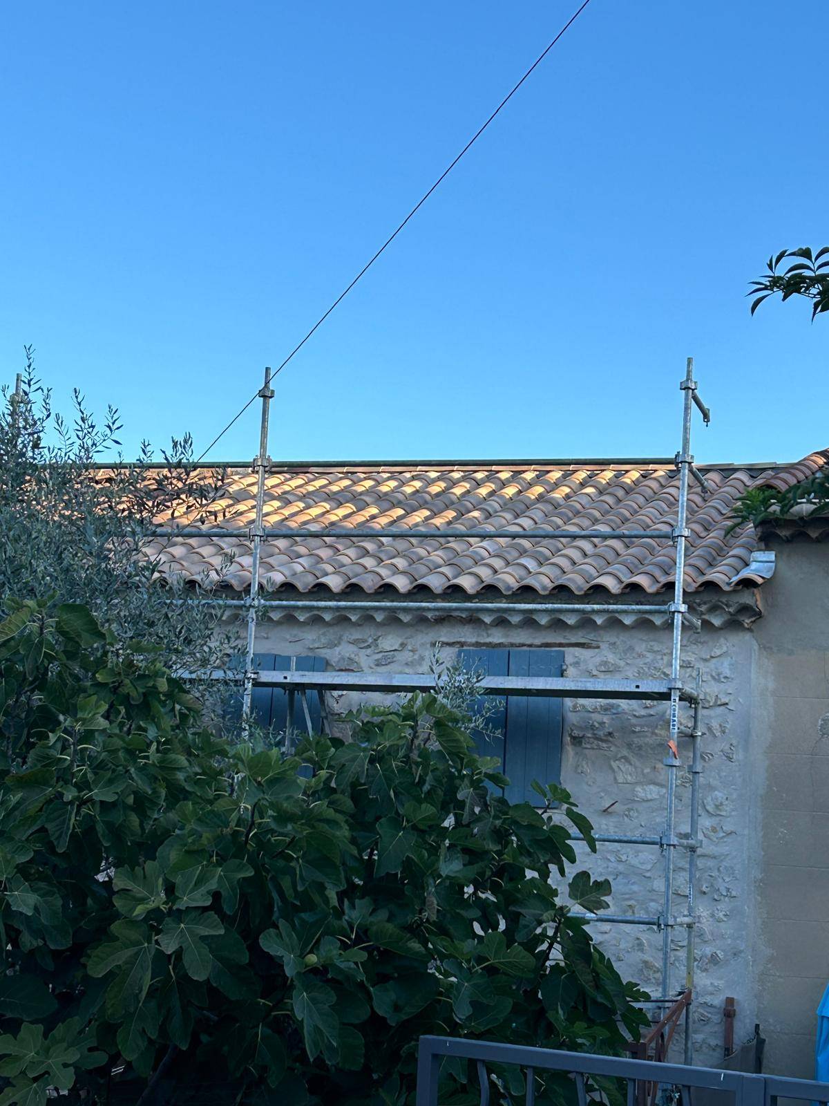 Remplacement de l'ancienne couverture par mise en place de tuiles romane dans les Bouches du Rhône 