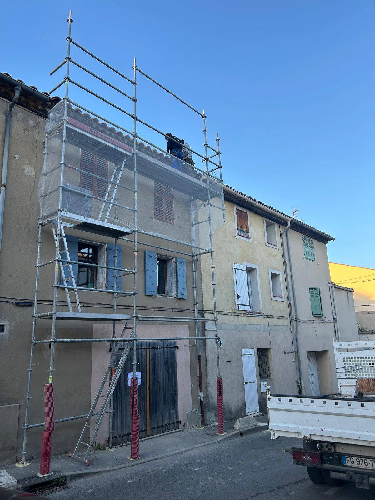 Prévenir les infiltrations avec écran sous toiture HPV et tuiles Romane à Fuveau dans le 13