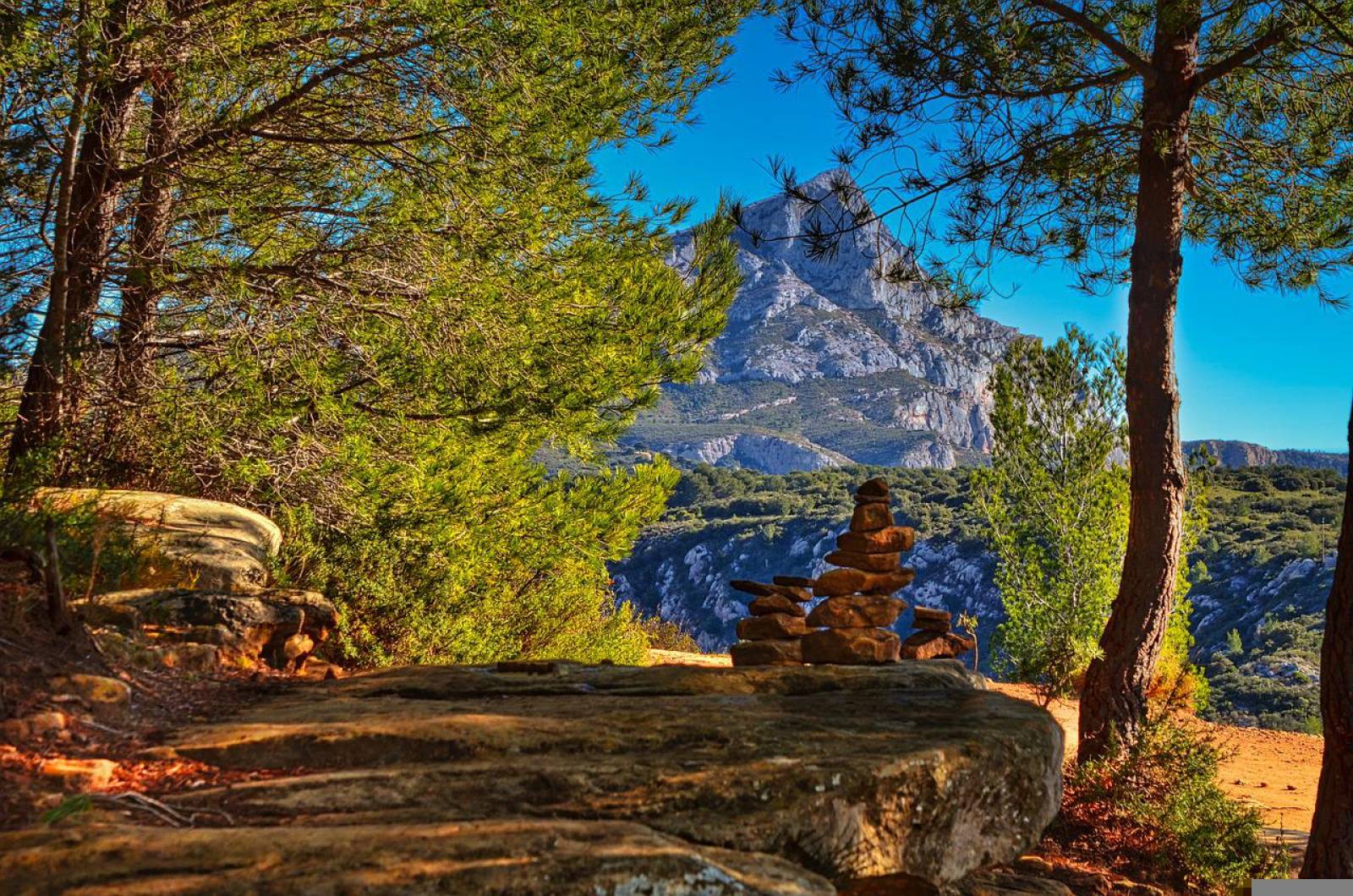 Travaux de rénovation sur toitures de villas d'exception à la Torse près d'Aix en Provence