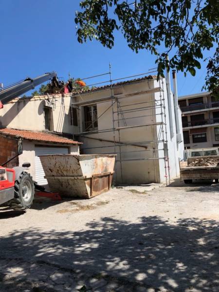 Isolation thermique par l'extérieur d'une toiture à Septèmes les Vallons, région de Marseille