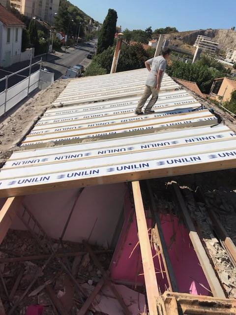 Panneaux de toiture pour l'isolation d'un toit à Septèmes les Vallons, près de Marseille