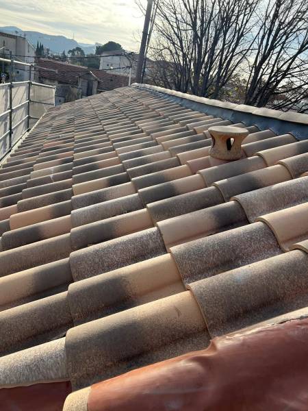 Installation de tuiles Romane neuves à l'aspect vieilli dans le 13009