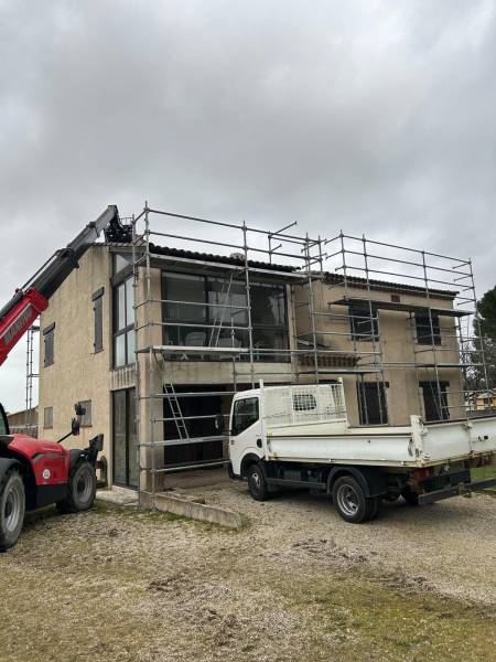 Dépose et pose de tuiles Romane pour une nouvelle toiture à Gignac-la-Nerthe 13