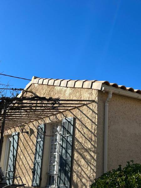 Faire rénover sa toiture avec une couverture en tuiles dans le 13