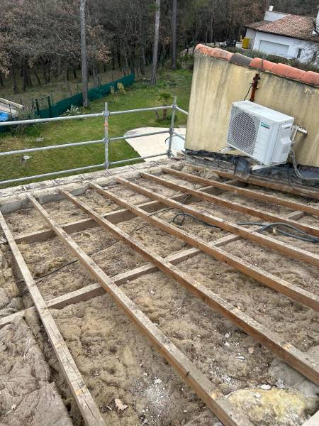 Rénovation de toiture près d'Aix en Provence dans les Bouches du Rhône