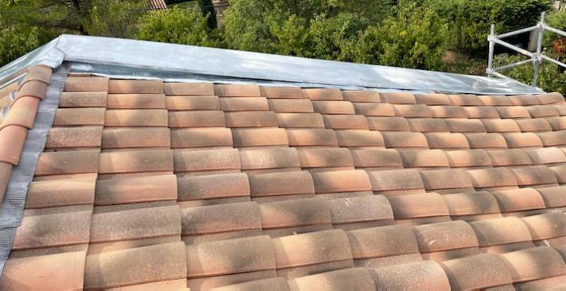 Artisans pour refaire la toiture d'une villa à Bouc Bel Air